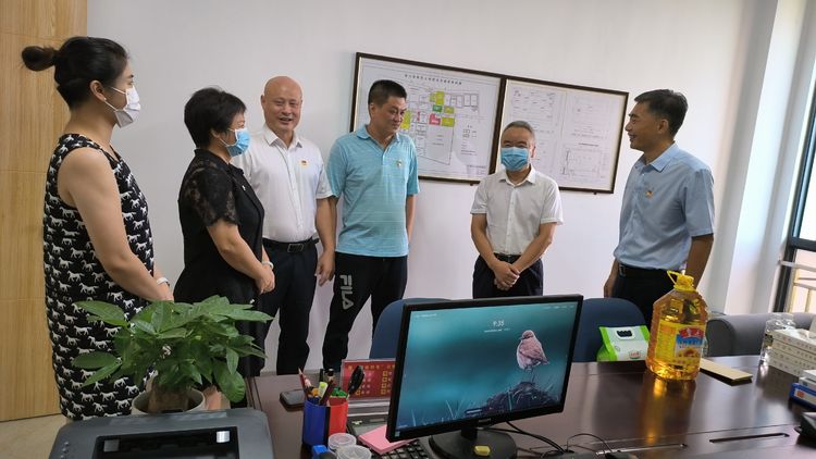 市國資委黨委委員、副主任楊樹(shù)坤一行慰問(wèn)市環(huán)發(fā)公司抗疫服務(wù)志愿者