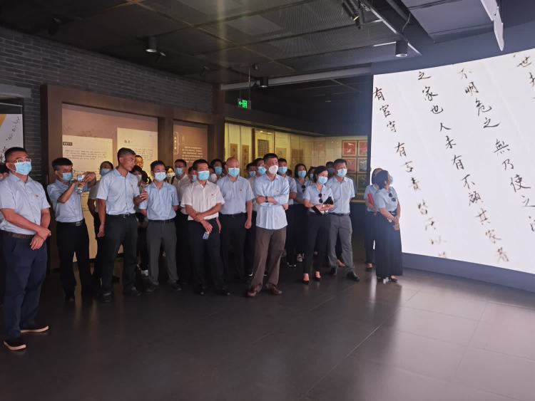 傳承海瑞精神 激蕩清風(fēng)正氣——市環(huán)發(fā)公司開(kāi)展“清廉國企 青廉有我”主題黨日活動(dòng)(圖4)