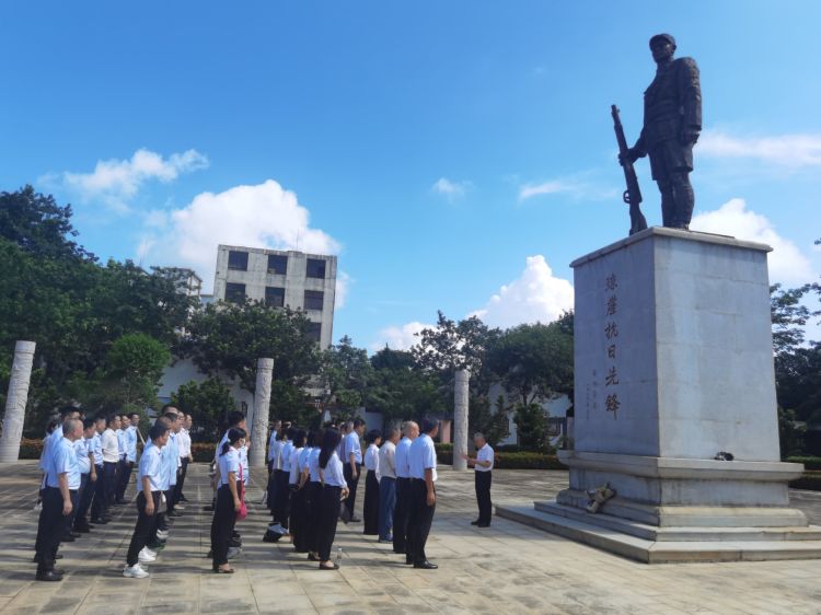 賡續紅色基因 奮進(jìn)時(shí)代征程 ——市國資委機關(guān)聯(lián)合市環(huán)發(fā)公司開(kāi)展主題黨日暨清廉國企教育活動(dòng)(圖4)